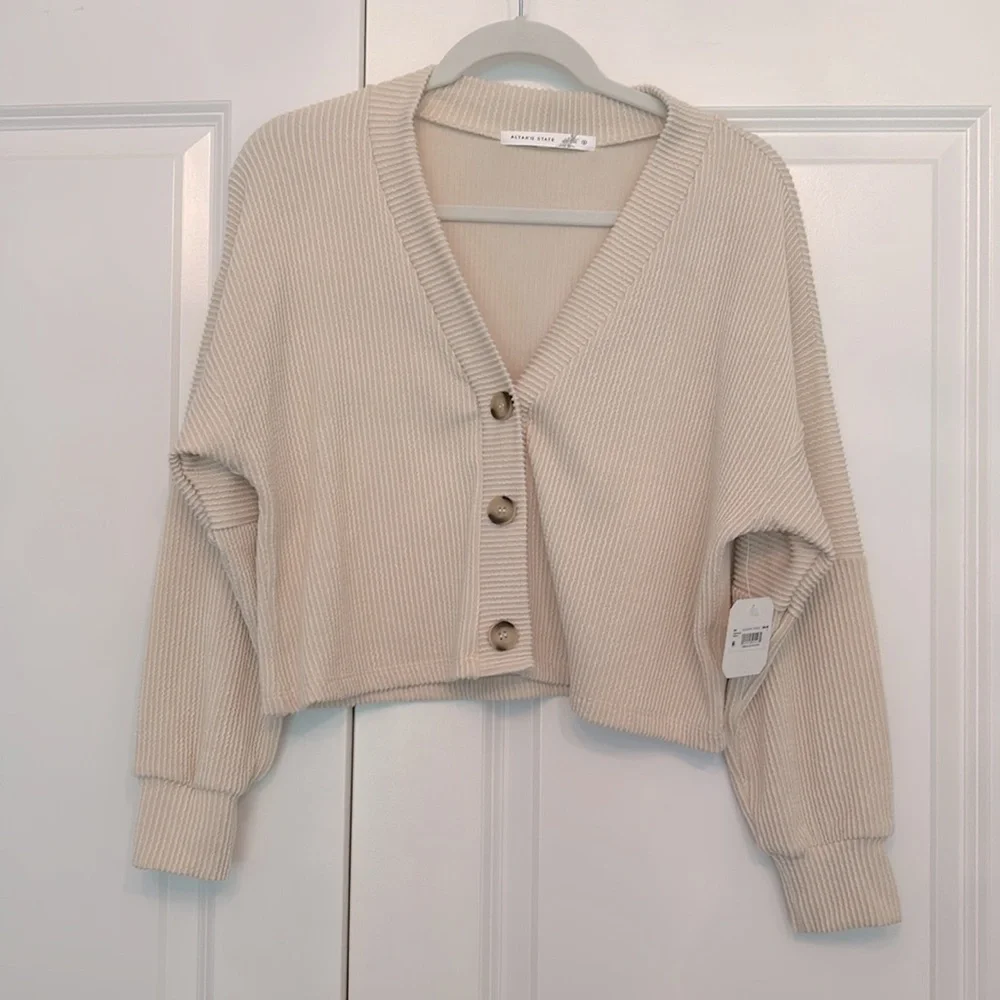 Aida ribbed button down top✨NWT✨
